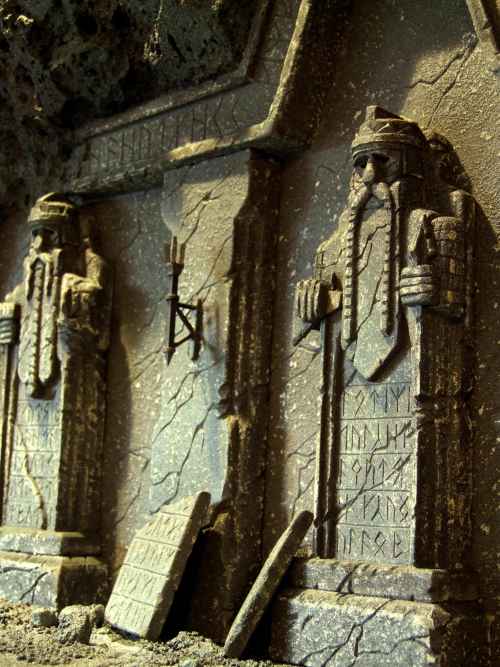 Durin's_Statue(3)